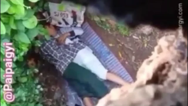 မြန်မာချောင်းရိုက် (၁၉) – Myanmar Couple Outdoor Sex