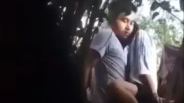 တောထဲမှာ ခိုးစားတဲ့အတွဲ – Outdoor Cowgirl Riding Fucked In The Forest