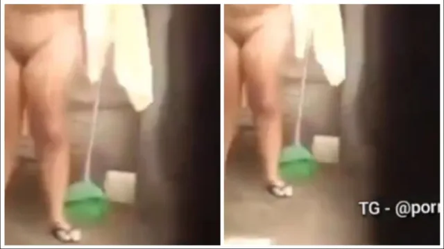 ကိုယ်လုံးတီးရေချိုးနေတဲ့ အန်တီကြီး – A Woman Shower Nude Body