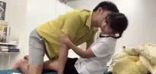 ထိုင်းကျေ-ာ-င်း-သူ-လေးကိုရေချိုးရင်းလိုး ဟော်တည်မှာလိုး