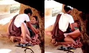 ရွာအပြင်ဘက် ခိုးလိုးနေတာ ချောင်းရိုက်