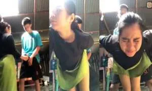 ဆိုင်ရှေ့မှာ ပေါ်တင်ကြီးချ