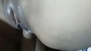 အဖုတ်မွှေးရိတ်ထားတာ မဲပြီးပြောင်တင်းနေတာဘဲ အရည်ကလည်းရွှမ်းချက်