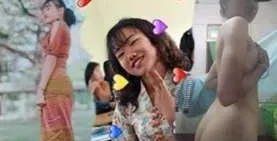 ဘော်ဒီလှတဲ့စောအလန်းလေး မအိပ်ခင်ချွတ်ပြ